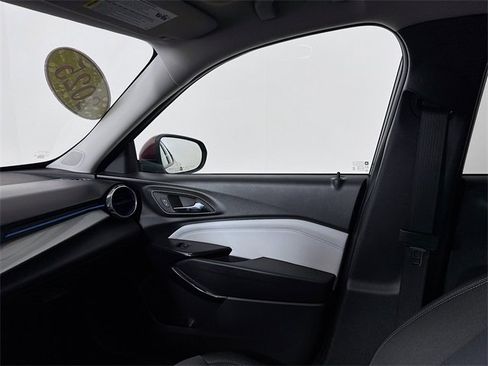 Used 2025 Chevrolet Trax LT image 22