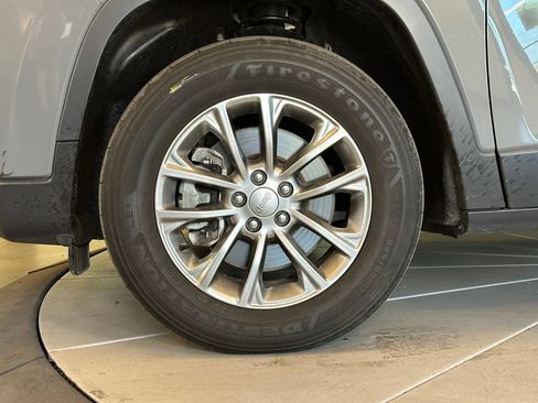 Used 2021 Jeep Cherokee Latitude Lux w/ Sun & Sound Group AWD/4WD image 26