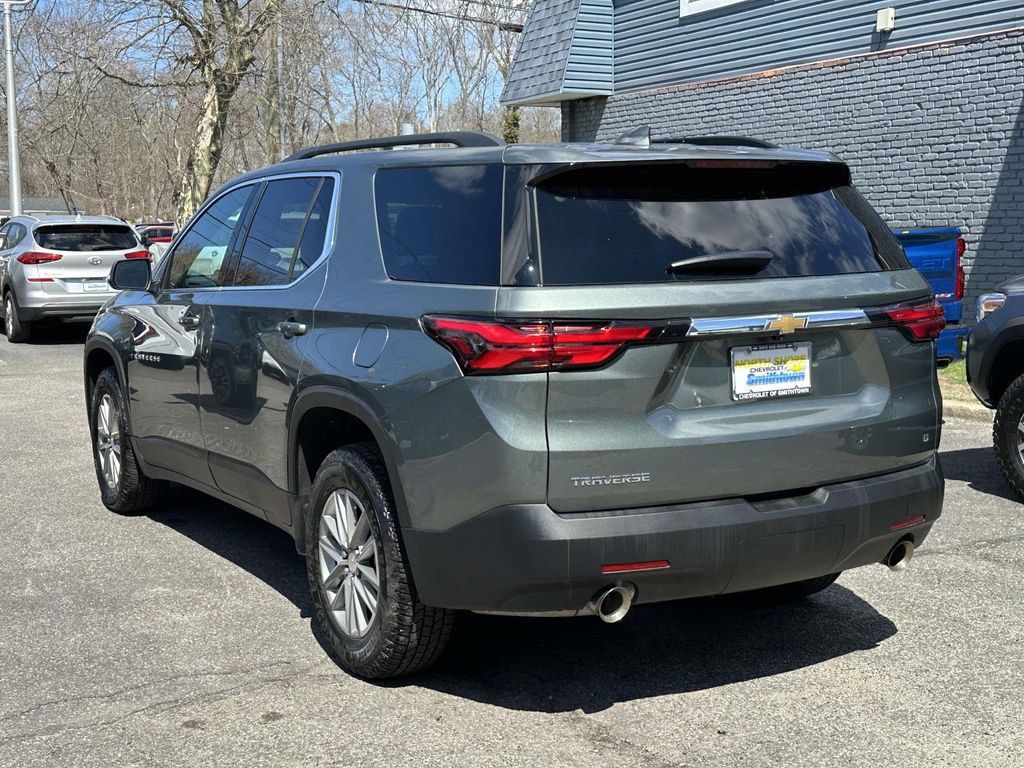 Used 2023 Chevrolet Traverse LT FWD image 3