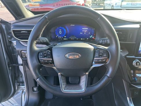 Used 2022 Ford Explorer Platinum w/ Equipment Group 601A image 21
