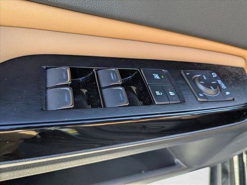 Used 2023 Lexus ES 300h w/ Premium Package image 8