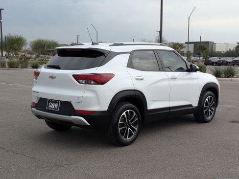 Used 2024 Chevrolet TrailBlazer LT w/ Driver Confidence Package image 5