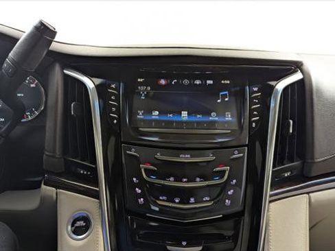 Used 2016 Cadillac Escalade Premium image 29