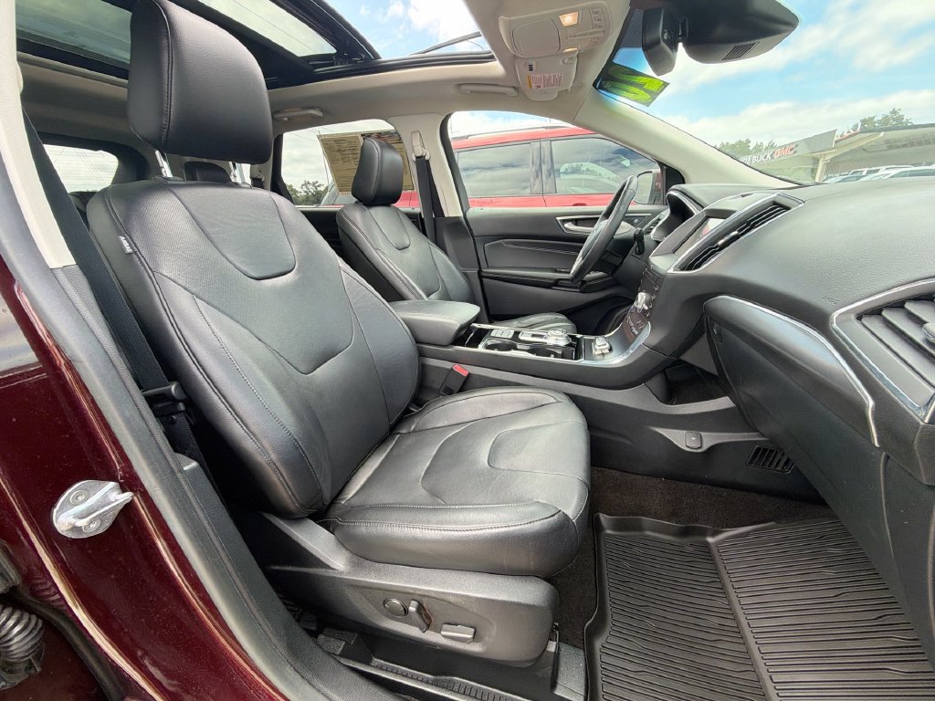 Used 2020 Ford Edge Titanium w/ Equipment Group 301A FWD image 13