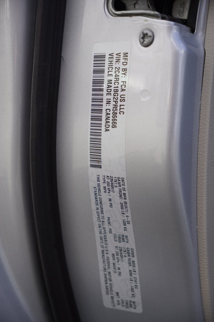 Used 2023 Chrysler Pacifica Touring-L FWD image 10
