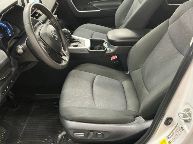 Used 2025 Toyota RAV4 XLE w/ Weather Package AWD/4WD image 14