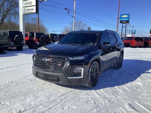 Used 2023 Chevrolet Traverse RS image 3