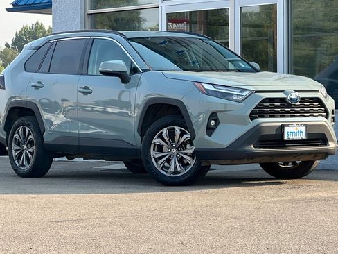 Used 2022 Toyota RAV4 XLE Premium image 2