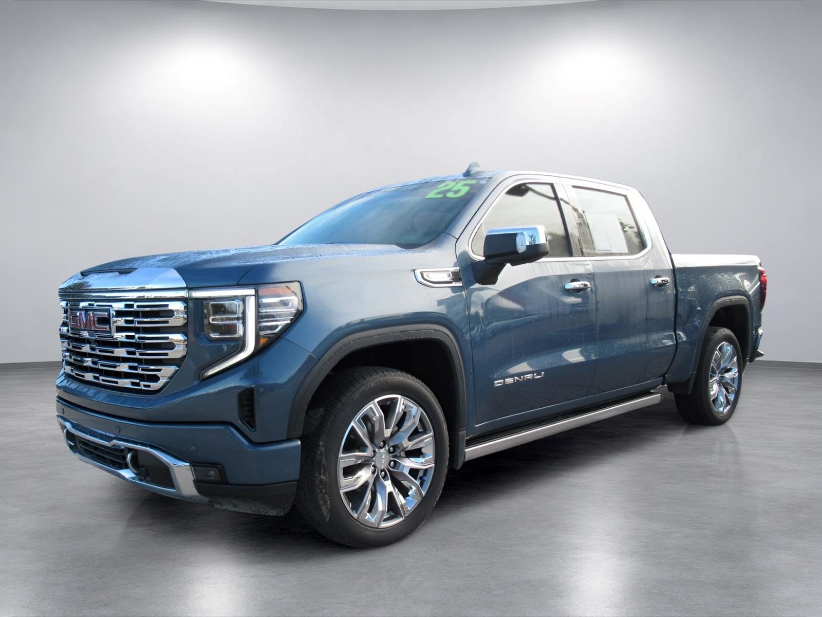 Used 2025 GMC Sierra 1500 Denali w/ Denali Reserve Package AWD/4WD image 3