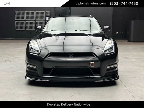 Used 2013 Nissan GT-R Black Edition image 11