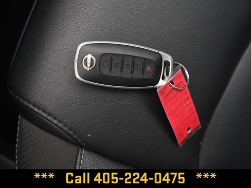 Used 2025 Nissan Pathfinder SL AWD/4WD image 41