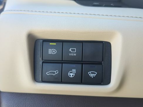 Used 2022 Toyota Highlander Platinum image 14