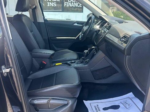 Used 2021 Volkswagen Tiguan SE AWD/4WD image 37