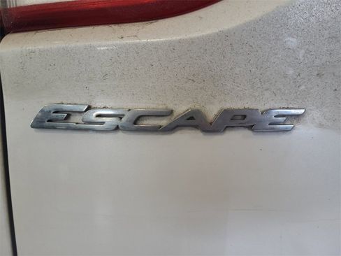 Used 2016 Ford Escape Titanium image 24