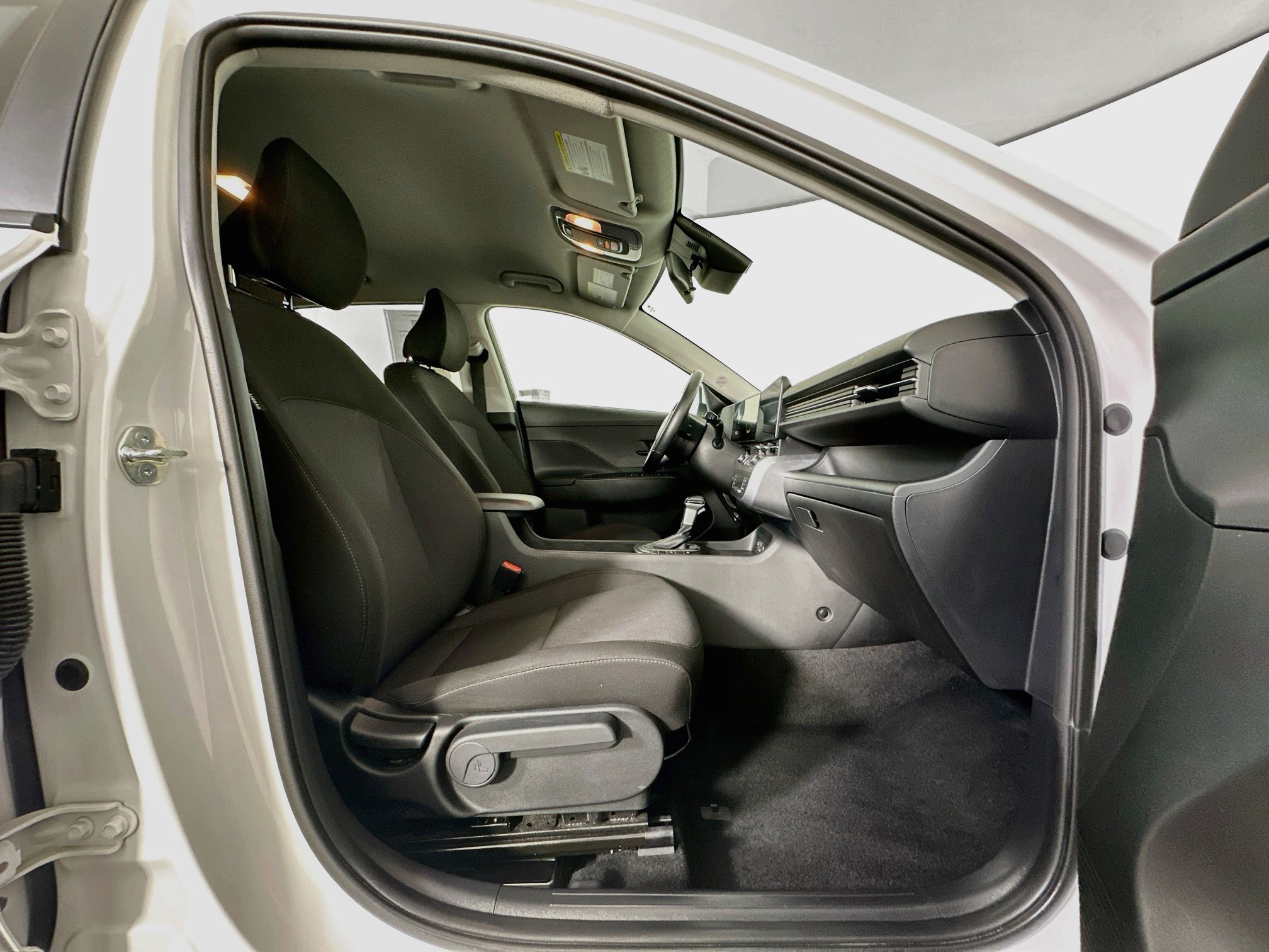 Used 2025 Hyundai Kona SEL FWD image 31