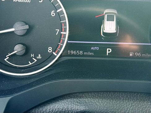 Used 2024 Nissan Pathfinder S image 12