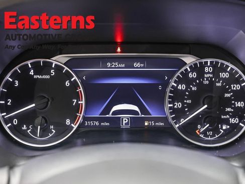 Used 2025 Nissan Sentra SR FWD image 18