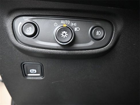 Used 2023 GMC Terrain AT4 image 8