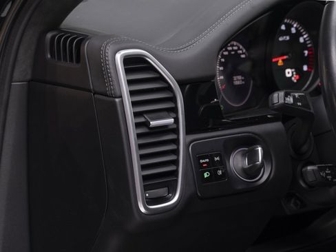 Used 2021 Porsche Cayenne GTS image 20