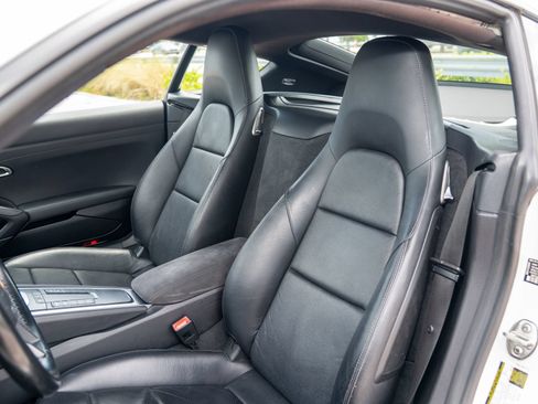 Used 2018 Porsche 718 Cayman RWD image 25