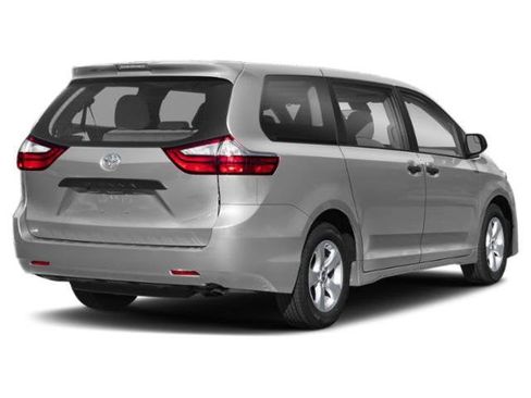 Used 2019 Toyota Sienna XLE w/ XLE Navigation Package AWD/4WD image 2