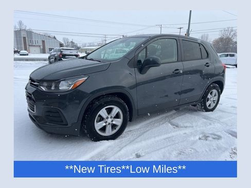 Used 2019 Chevrolet Trax LS w/ Tint and Cruise Package image 1