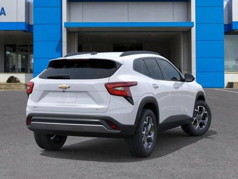 New 2026 Chevrolet Trax LT w/ Driver Confidence Package FWD image 4