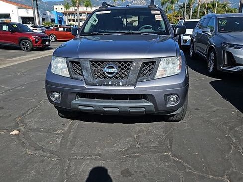 Used 2018 Nissan Frontier SV image 2