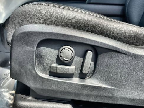 Certified 2024 Land Rover Defender 110 SE image 20