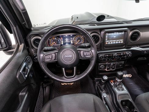 Used 2022 Jeep Gladiator Sport image 12