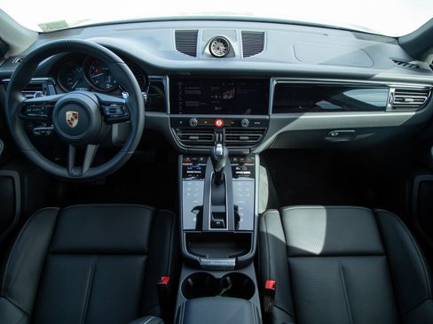 Certified 2026 Porsche Macan AWD/4WD image 4