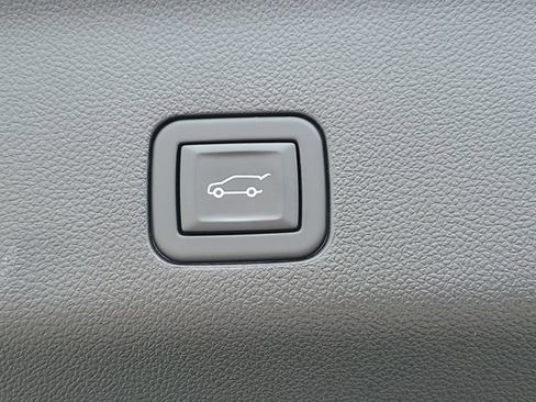 Used 2024 GMC Yukon XL Denali AWD/4WD image 34