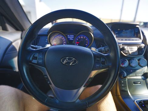 Used 2016 Hyundai Genesis 3.8 image 6