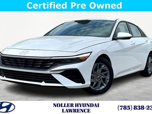 Used 2024 Hyundai Elantra SEL image 1