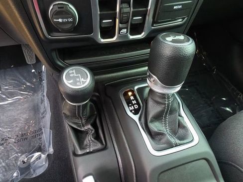 Used 2024 Jeep Wrangler Sport S image 20