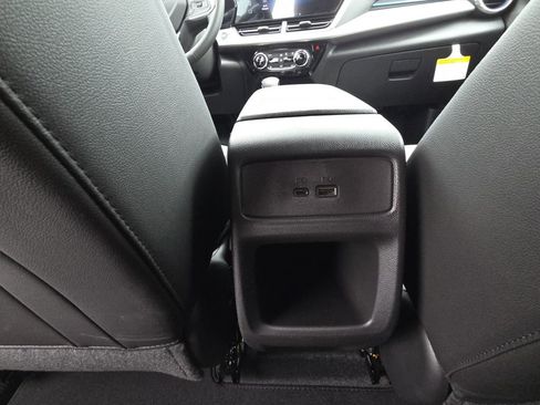 New 2026 Chevrolet Trax LT w/ Sunroof Package FWD image 31