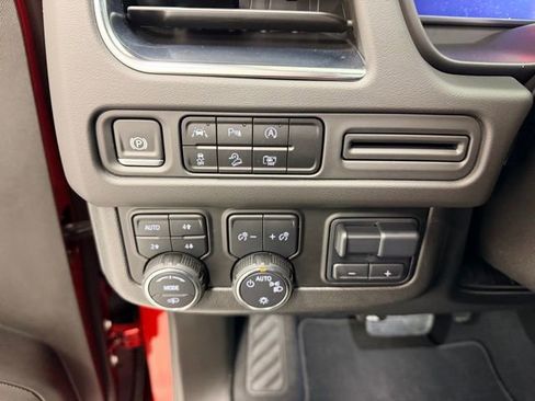 Used 2024 Chevrolet Suburban Z71 w/ Off-Road Capability Package image 18