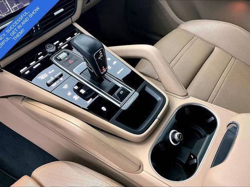 Used 2022 Porsche Cayenne AWD/4WD image 18