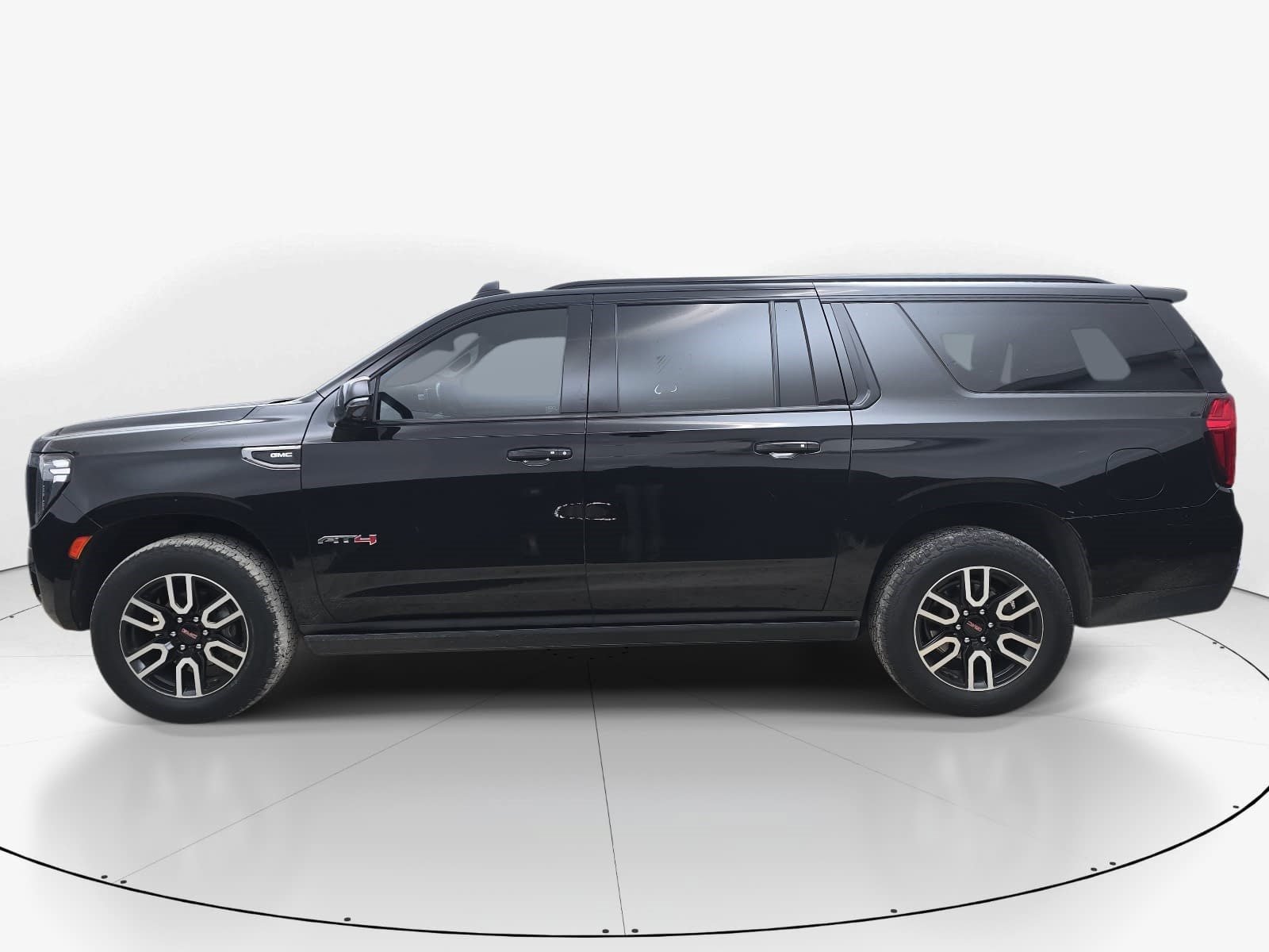 Used 2021 GMC Yukon XL AT4 w/ AT4 Premium Plus Package AWD/4WD image 7