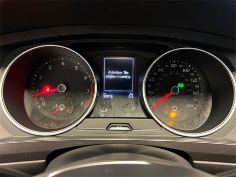 Used 2021 Volkswagen Tiguan SE w/ Panoramic Sunroof Package image 22