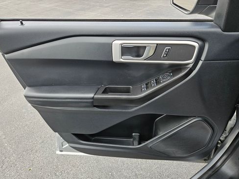 Certified 2022 Ford Explorer 4WD image 6