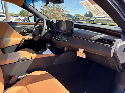 New 2025 Lexus ES 350 w/ Premium Package image 13