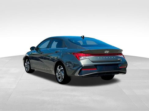 Used 2025 Hyundai Elantra Limited FWD image 5