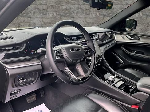 Used 2022 Jeep Grand Cherokee Overland w/ Advanced Protech Group III AWD/4WD image 16