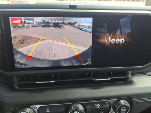 Used 2026 Jeep Wrangler Unlimited Rubicon AWD/4WD image 28