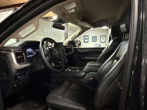 Used 2024 Ford Expedition XLT image 9