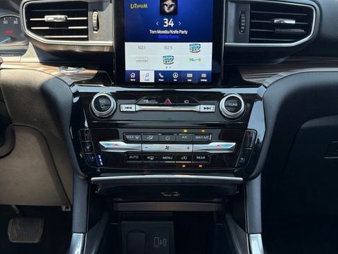 Used 2023 Ford Explorer Limited w/ Limited Technology Package AWD/4WD image 20