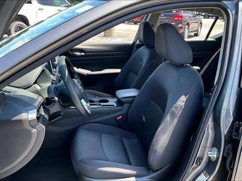Used 2025 Nissan Altima 2.5 SV FWD image 21