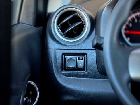 Used 2014 Nissan Versa SV FWD image 17