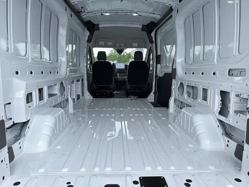 New 2026 Ford Transit 250 148 Medium Roof RWD image 18